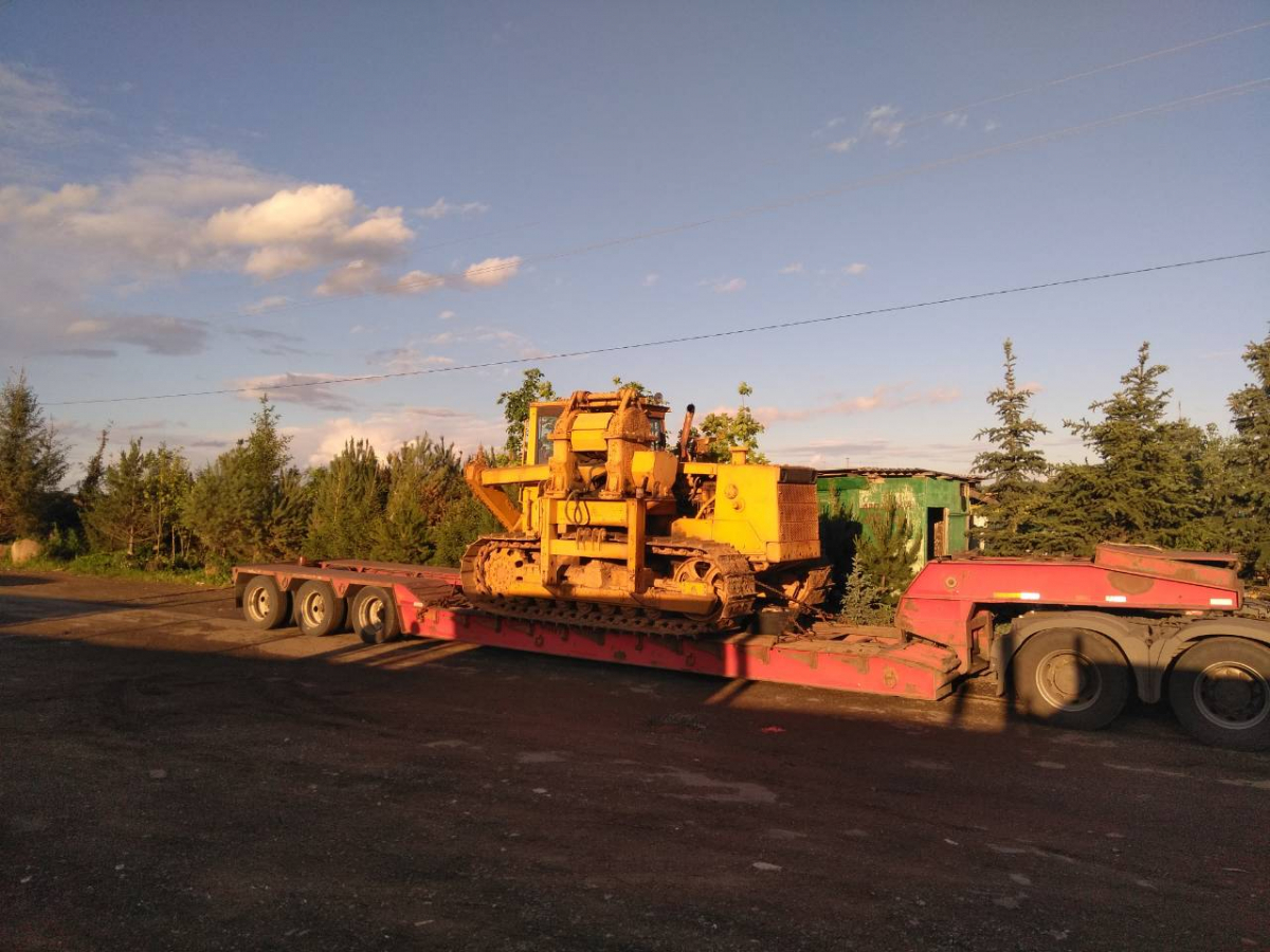 перевозка бульдозера на трале