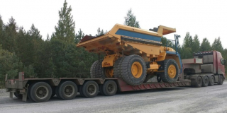 Перевозка карьерного самосвала автотралом