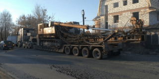 Погрузка и крепление буровой установки на прицеп тягача